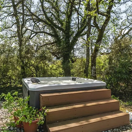 Designer With Private Garden & Jacuzzi *