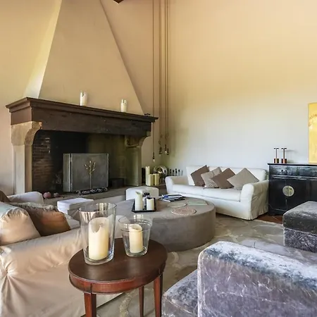 Apartment Designer With Private Garden & Jacuzzi *