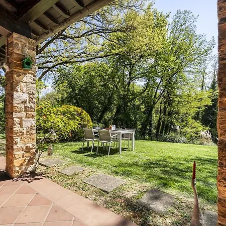 Designer With Private Garden & Jacuzzi Apartment