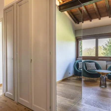 Designer With Private Garden & Jacuzzi Apartment