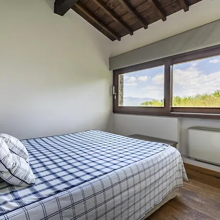 Designer With Private Garden & Jacuzzi Apartment *
