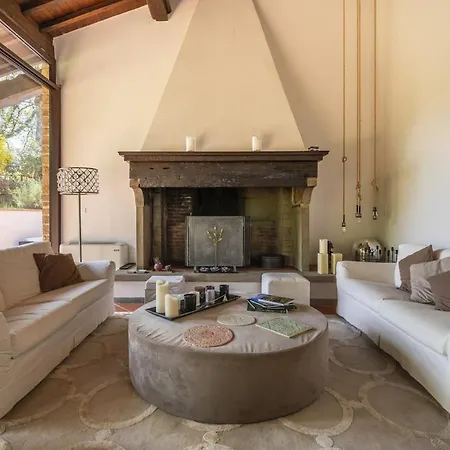 Designer With Private Garden & Jacuzzi